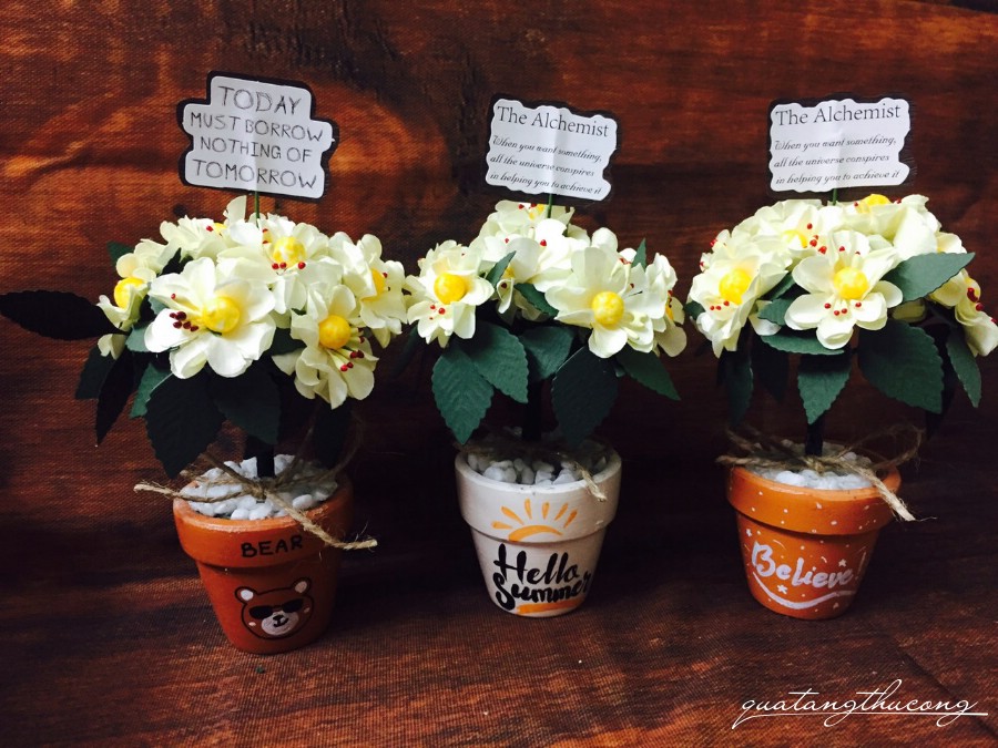 Chậu hoa tú cầu vẽ tay thông điệp - màu kem